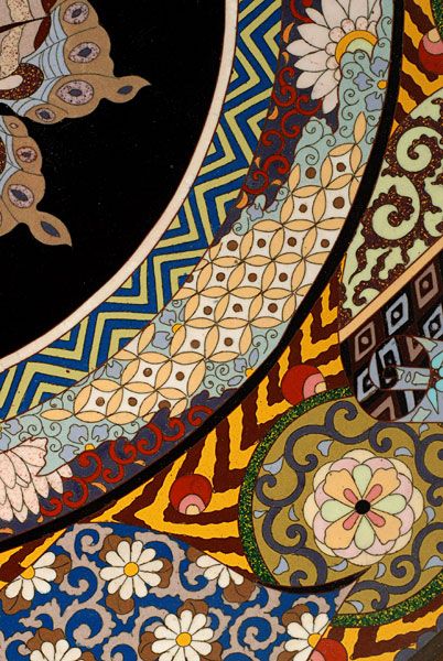 A large probably Japanese Cloisonné Charger from Meiji, circa 1900 - image 4