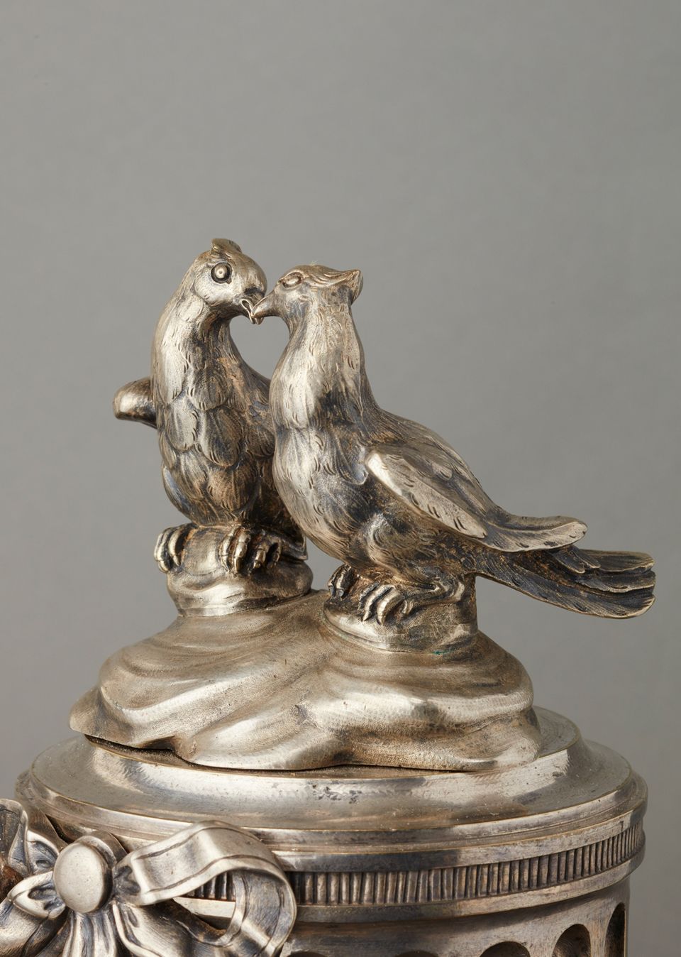 An 18th Century Louis XVI Pendule Clock by L'Epine, with an unusual silvered case by Osmond, circa 1780 - image 6