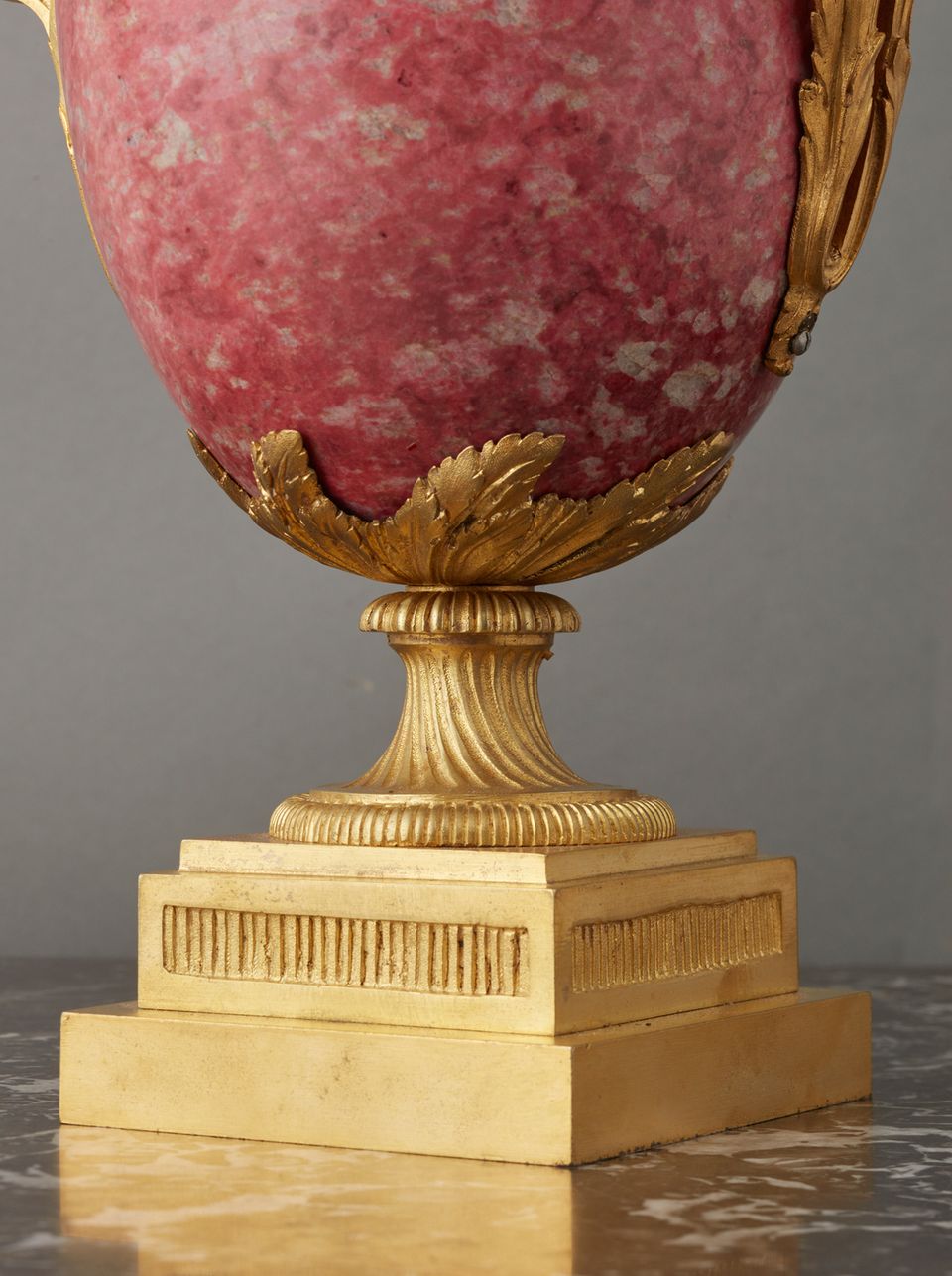 An unusual Rhodonite Annular French Urn Clock, circa 1880 - image 6