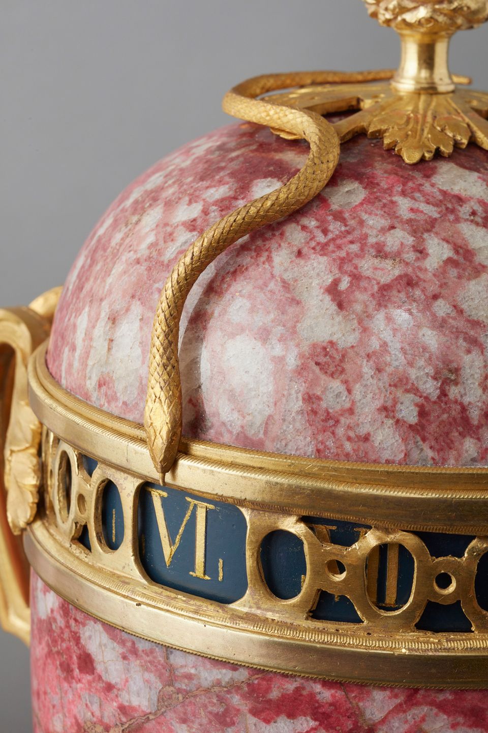 An unusual Rhodonite Annular French Urn Clock, circa 1880 - image 3