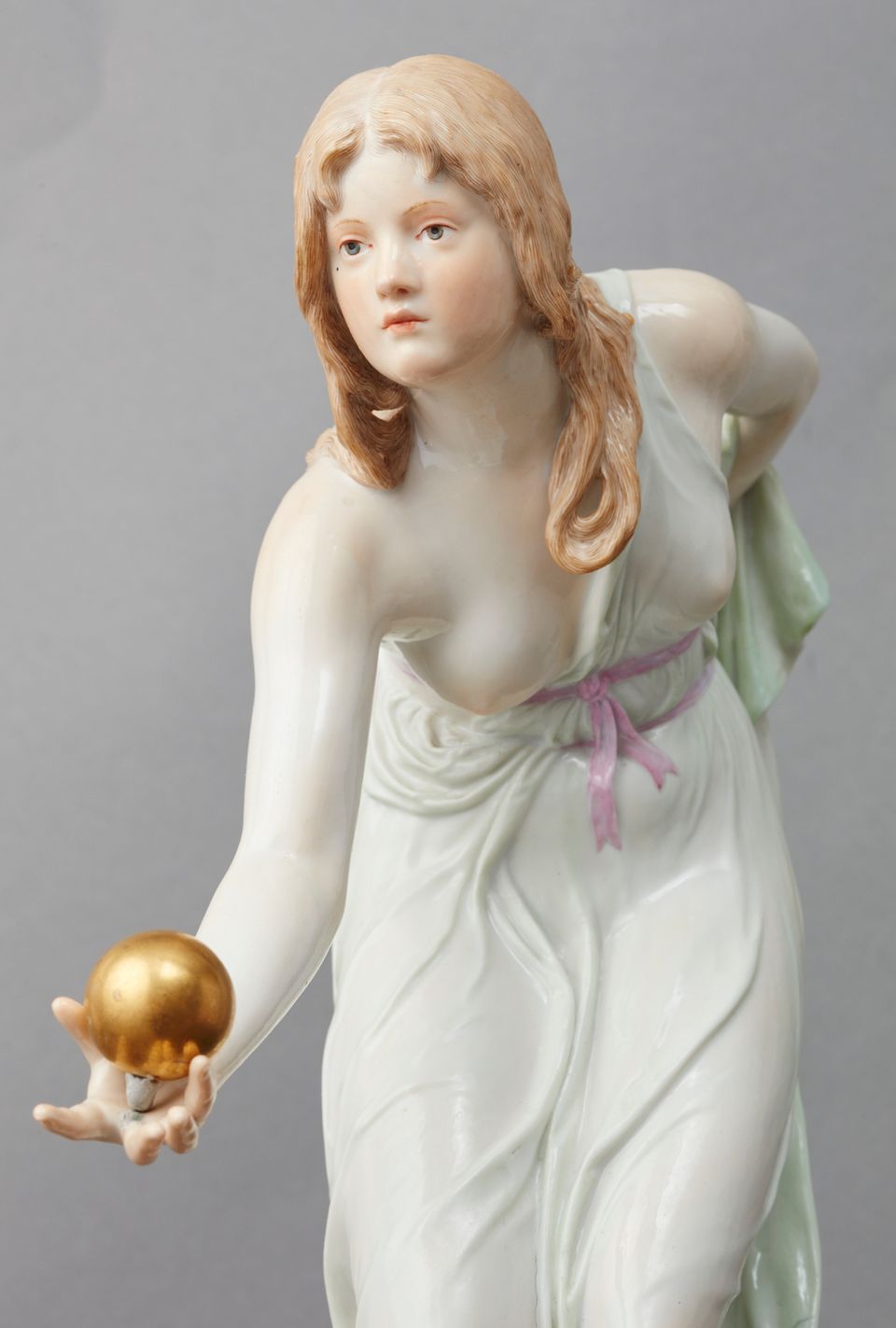 A German Meissen porcelain ‘KügelSpielerin’ by Walter Scott, circa 1890 - image 2