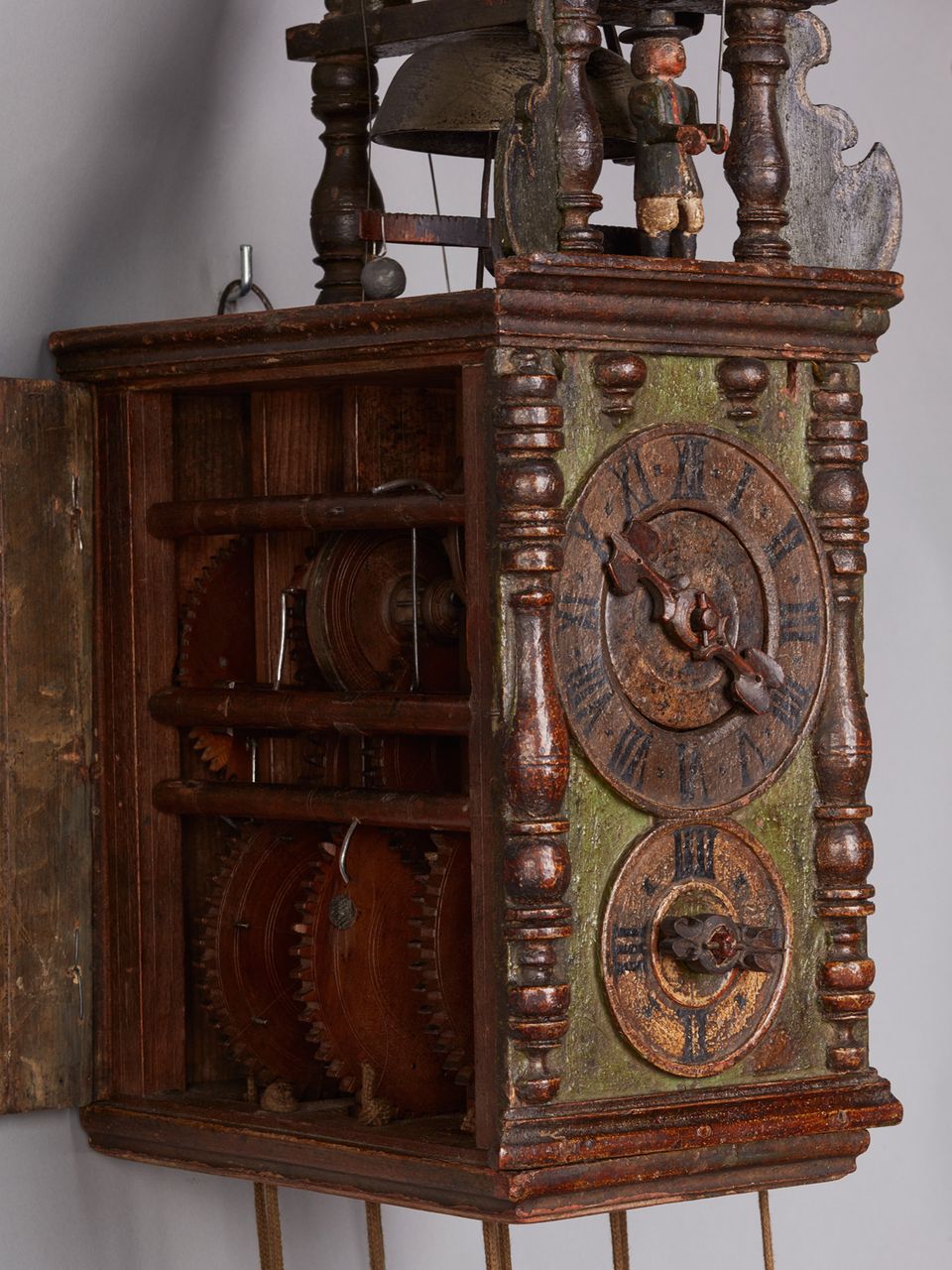 An exceptional Austrian wooden animated wall clock, circa 1730 - image 3