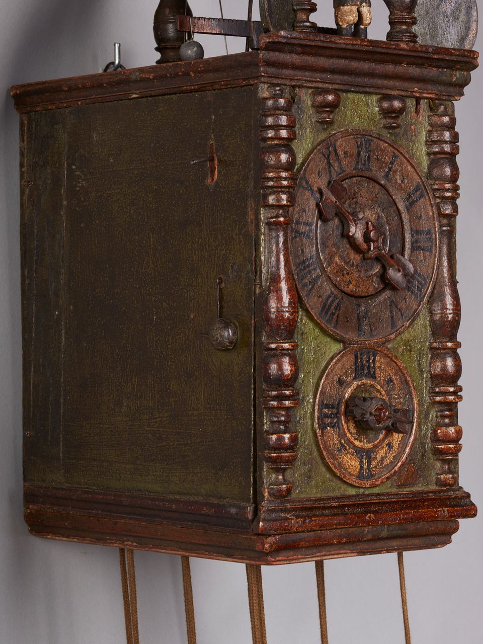 An exceptional Austrian wooden animated wall clock, circa 1730 - image 4