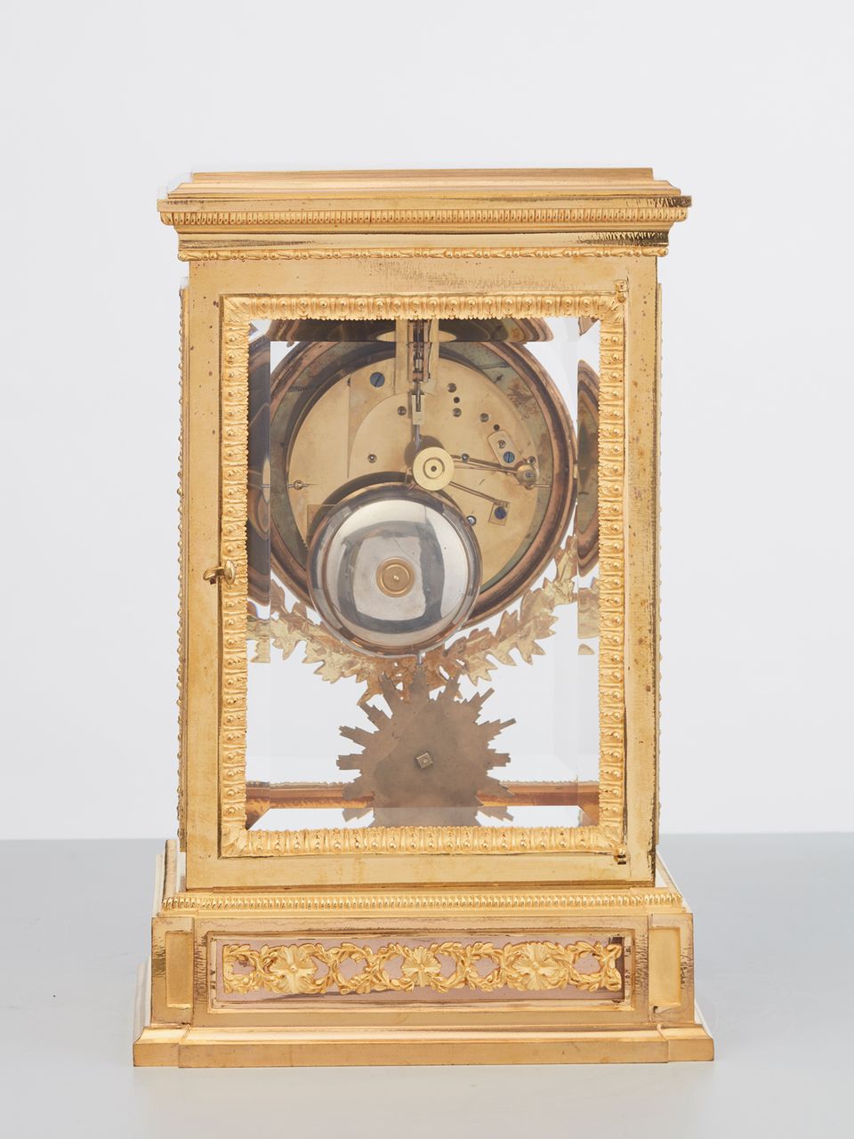 Een 'vier glazen' tafelregulator van Julien le Roy, circa 1880 - afbeelding 4