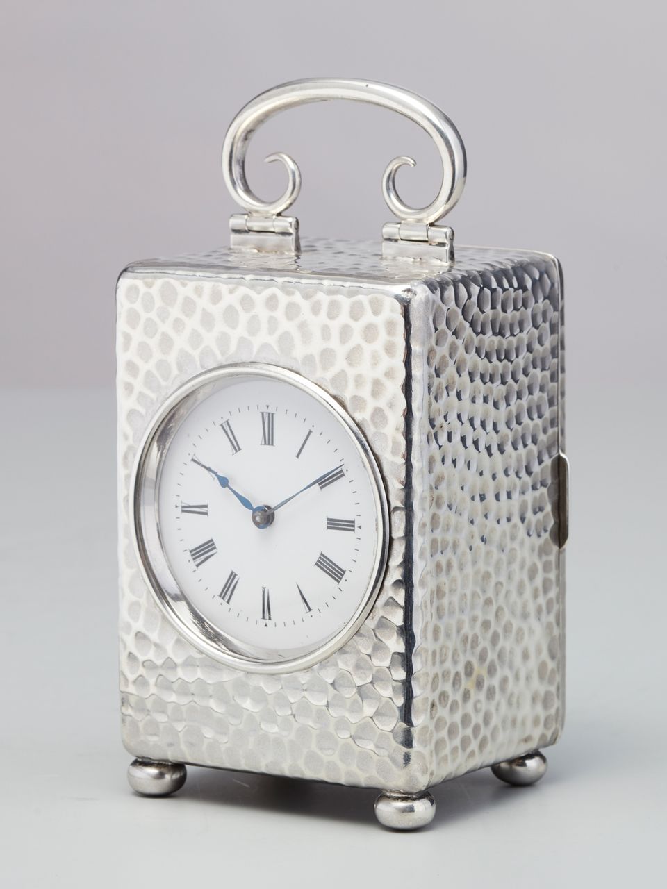 A small English silver travelling clock by William Comyns, circa 1900 - image 2