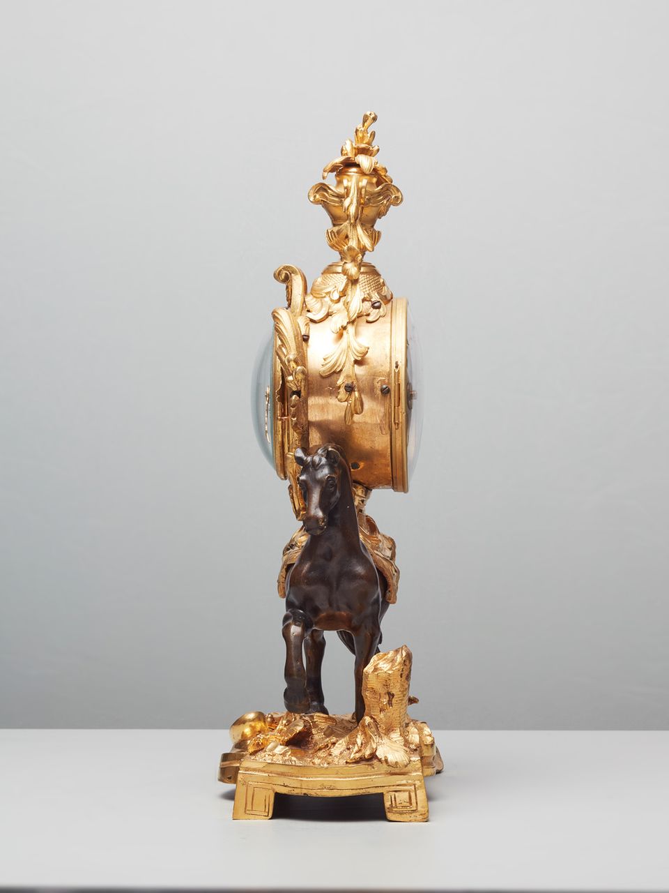 A superb French ‘Transition’ mantel clock, circa 1760, signed Montjoye Fils a Paris. - image 3