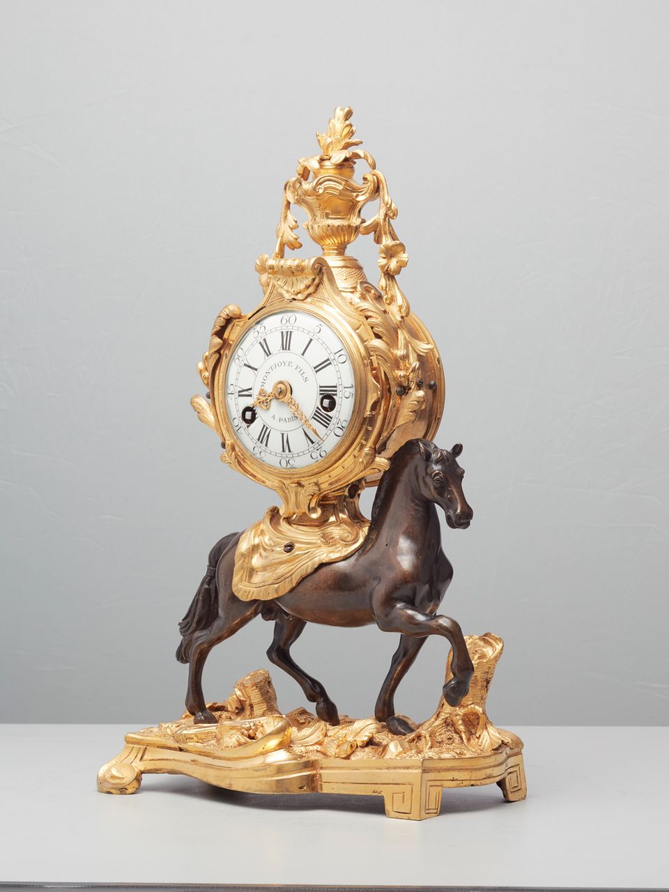 A superb French ‘Transition’ mantel clock, circa 1760, signed Montjoye Fils a Paris. - image 2