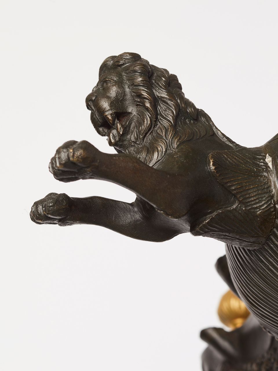 Ornament op voetstuk met hangelement - afbeelding 6