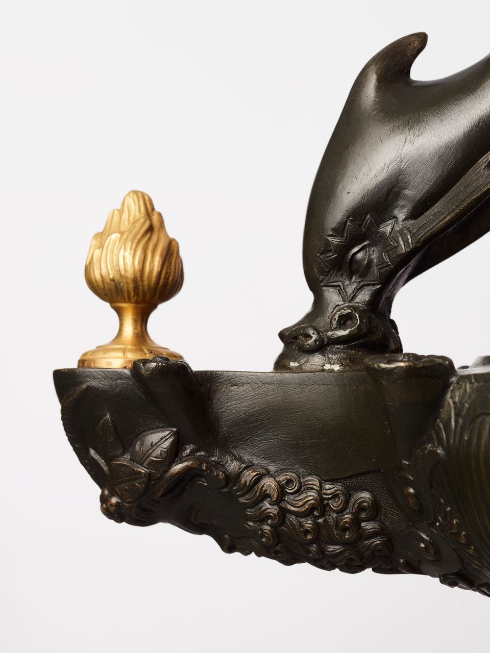 Ornament op voetstuk met hangelement - afbeelding 8