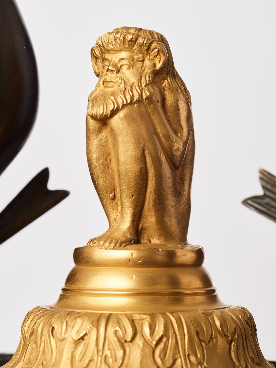 Ornament op voetstuk met hangelement - afbeelding 5