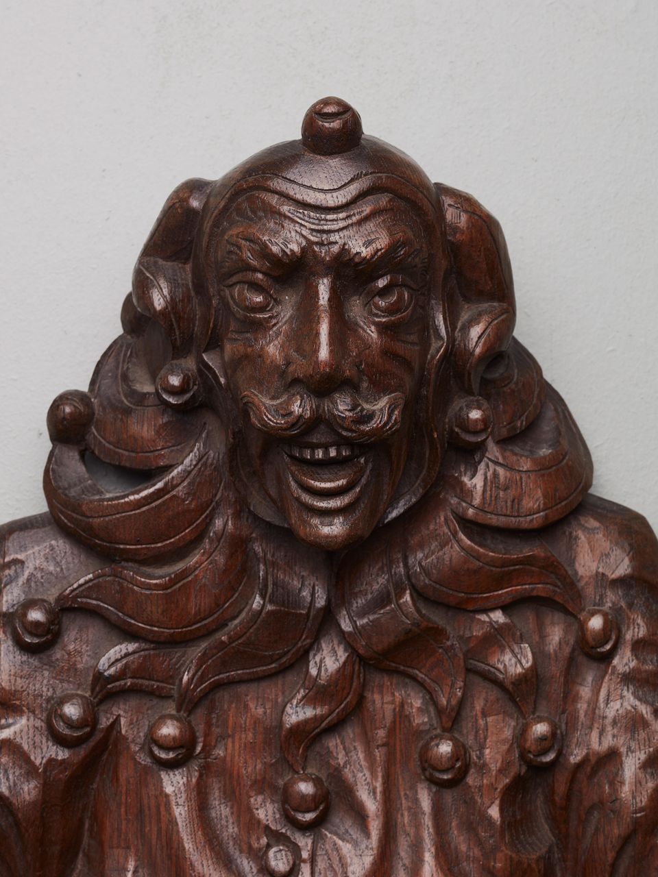A German Harlequin oak wood Wall Bracket, circa 1880 - image 3
