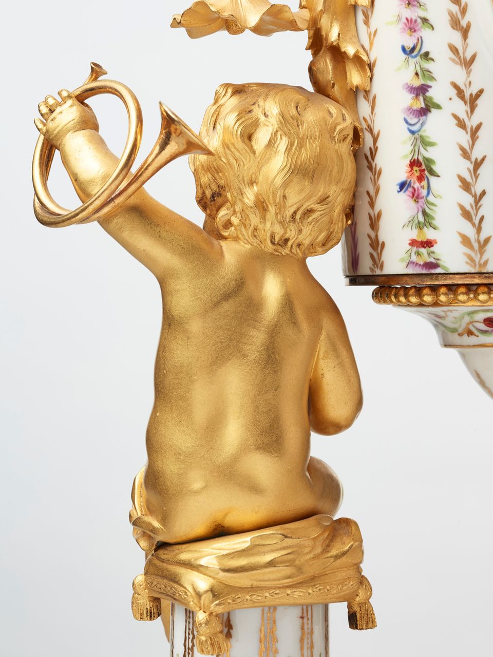 Rare French porcelain and gilt bronze mantel clock by Godon, circa 1785 - image 8