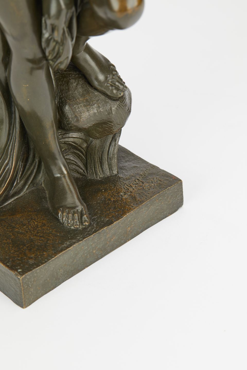 Elegant naked bronze statue - image 5