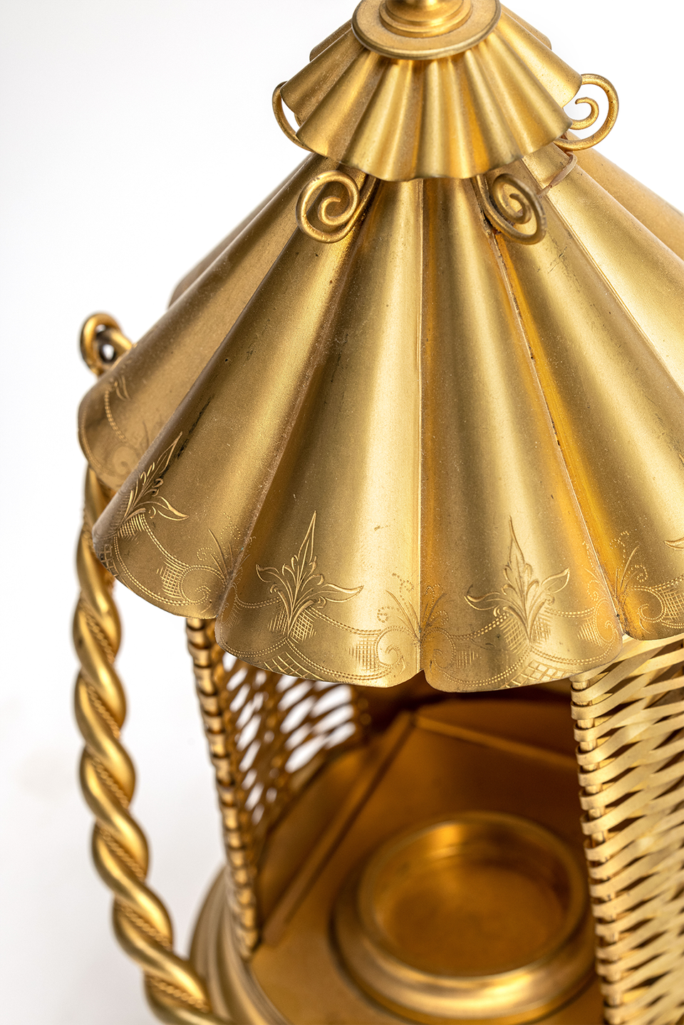 French High quality nicely gilded and engraved hand carrying decorative fantasy lantern - image 5