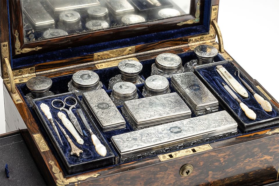 A very nice high-quality Victorian traveling beauty case - image 2