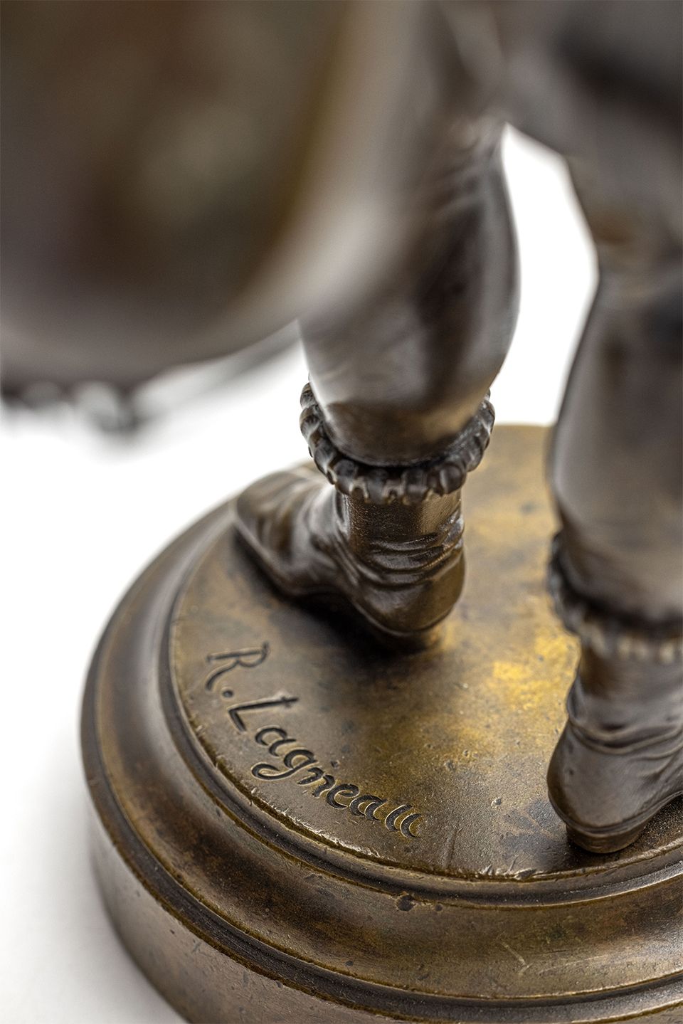 Een mooi paar prachtig gedetailleerde gepatineerde bronzen mannen ondertekend. - afbeelding 2