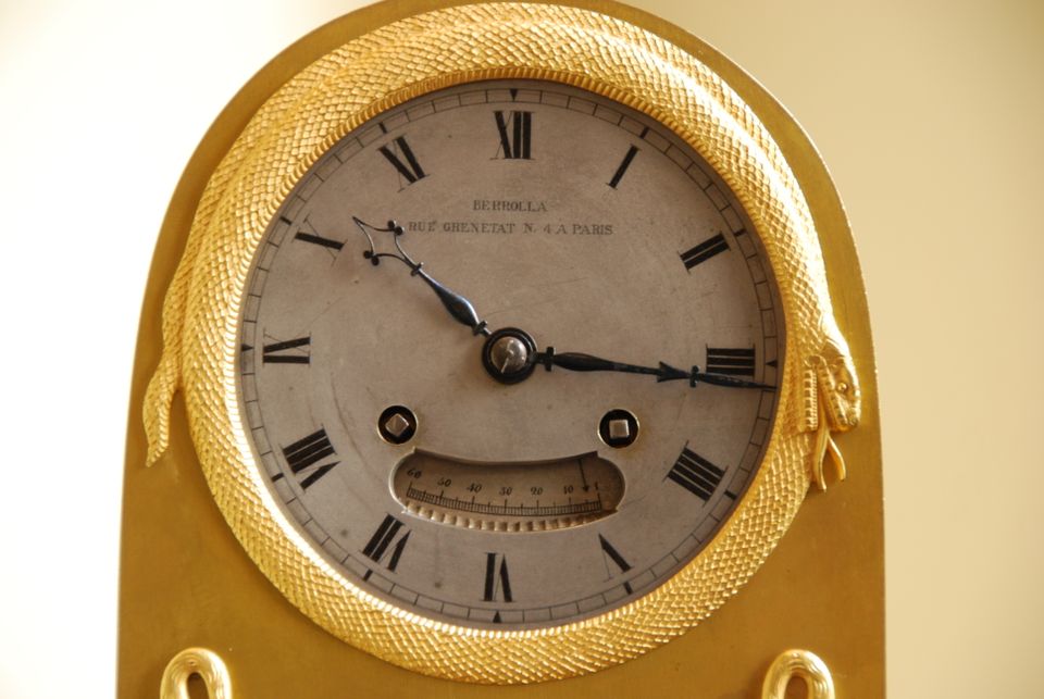 M166 Tabel/mantel clock calendar, moon  phases retrograde displays, 8 day time and strike pendule a Paris movement signed Pons on front plate - image 6