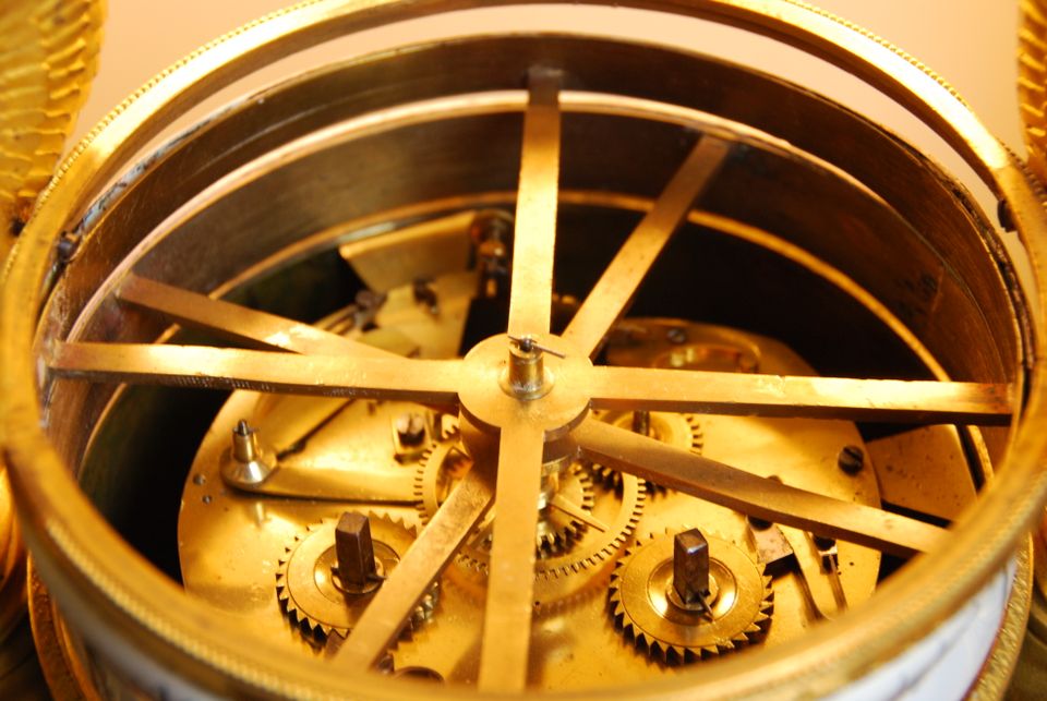 CT01 Vaseshape clock set with two ewers - image 10
