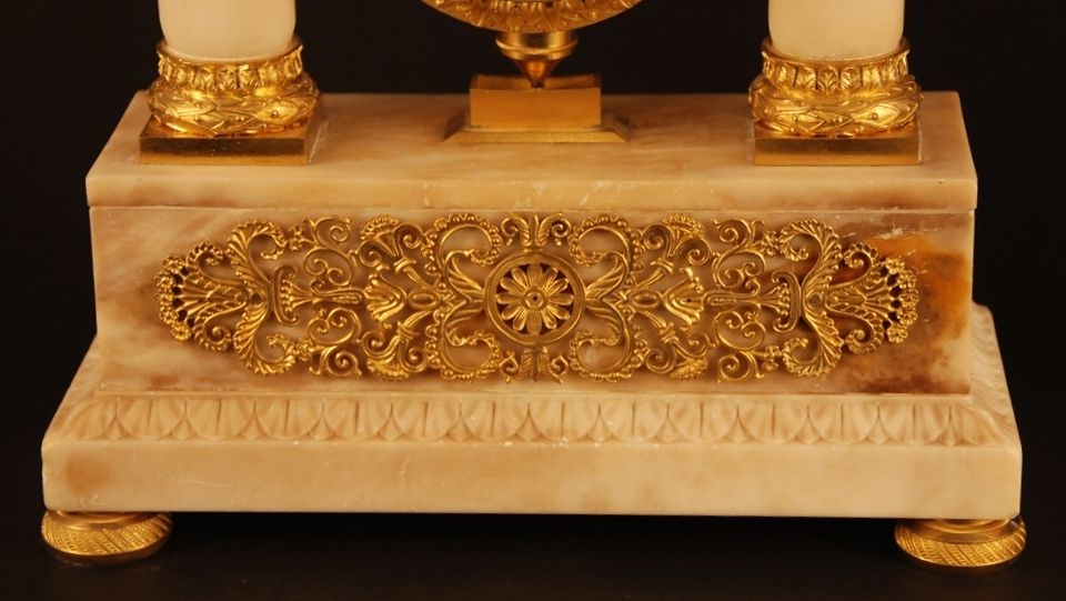 M86 French Marble and Ormolu Swinging Portico Clock, Béchot à  Paris. - image 5