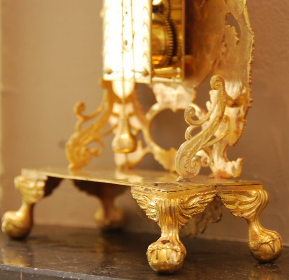 m118 Louis XV mantel clock, fire-gilt, signed by Henri Rossius A Liege. - image 4
