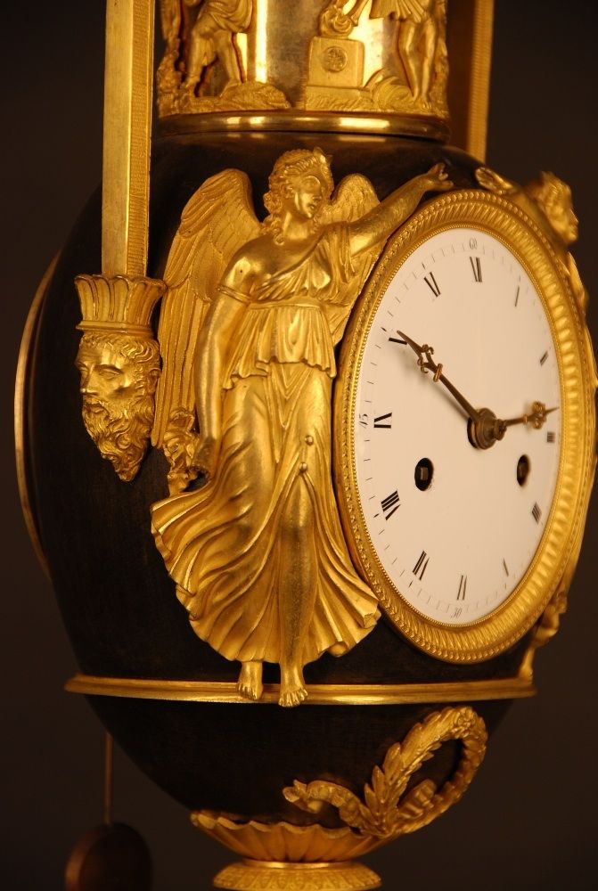 PV04 Vaseshape mantelclock with gilt and patina case - image 3