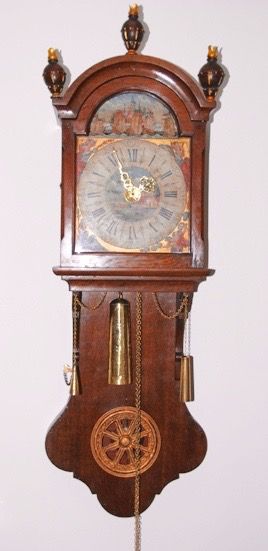 DW32 Frisian Wall clock 'Spinnekopje' with rocking shipps automaton. - image 2