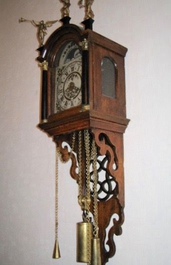 DW04 Dutch 'staartschipper' with date and moondial - afbeelding 4
