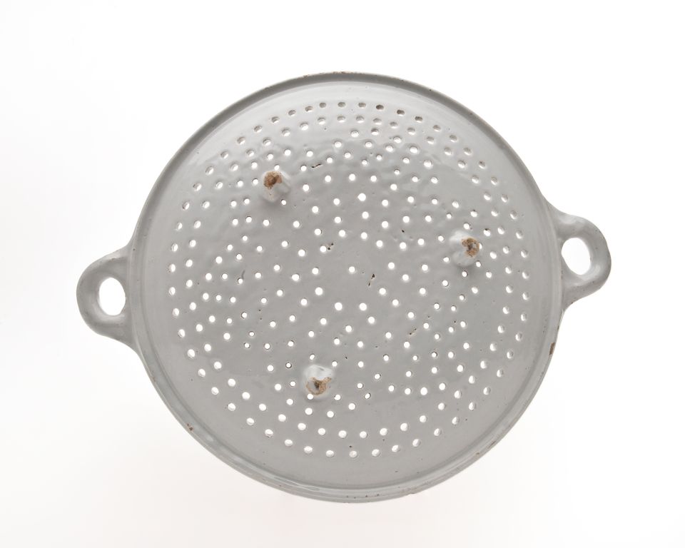 A Dutch Delft Blue and White two-handled Fish Strainer - image 2