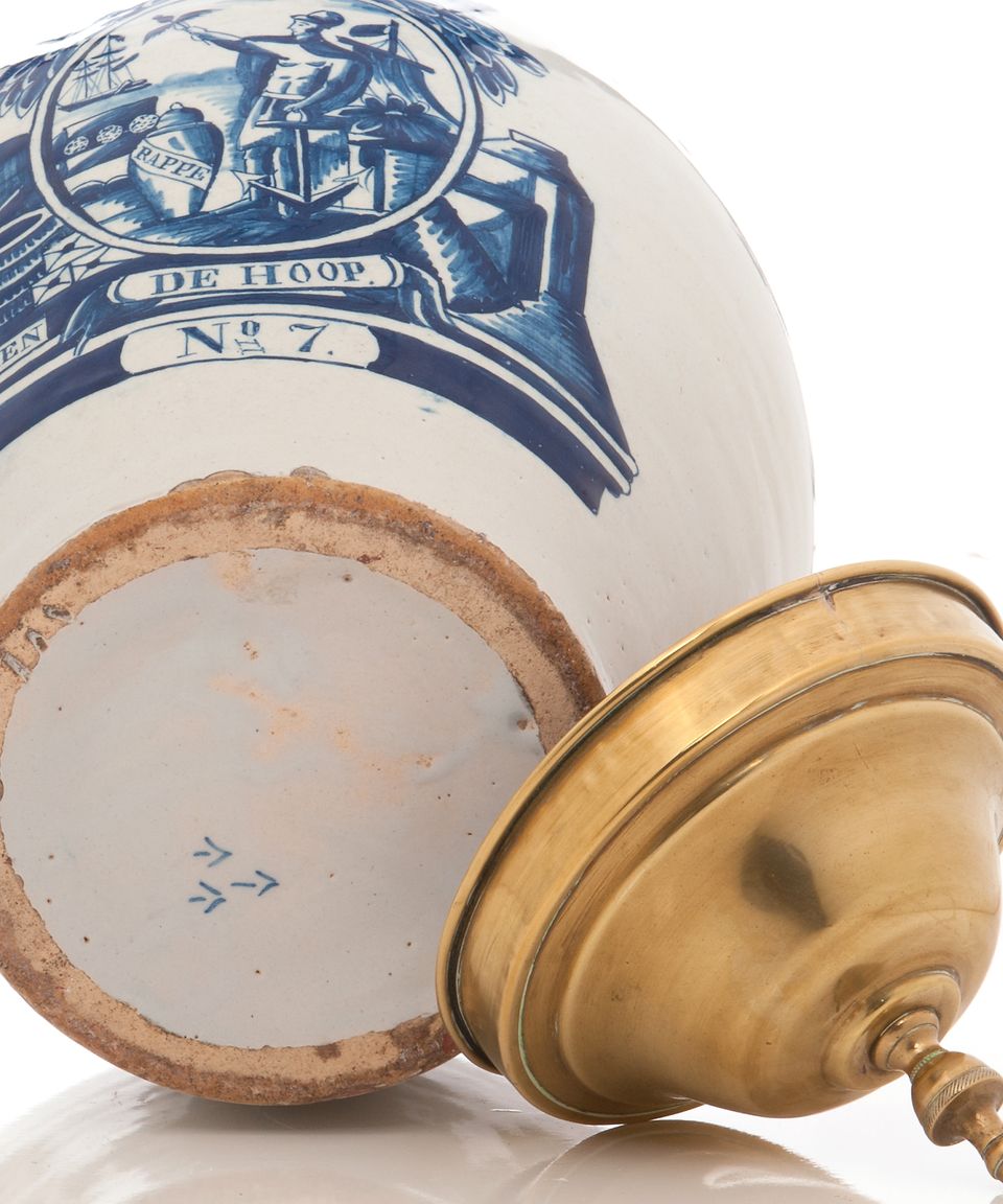 A Dutch Delft Tobaccojar 'De Hoop' with Copper Lid - image 3