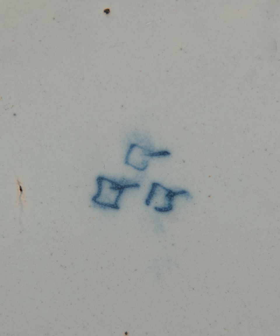 A Tobaccojar in Dutch Delftware 'Straatsburg' - image 2